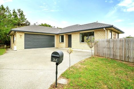 Photo of property in 32 Mount Marua Drive, Timberlea, Upper Hutt, 5018