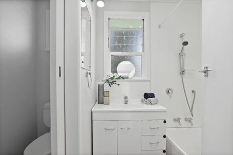 Photo of property in 12 Mayburn Road, Te Atatu Peninsula, Auckland, 0610