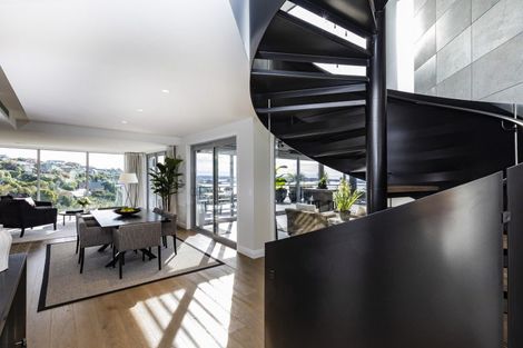 Photo of property in 15 Omeo Crescent, Redcliffs, Christchurch, 8081