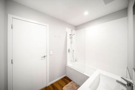 Photo of property in 3a Hillview Crescent, Paparangi, Wellington, 6037