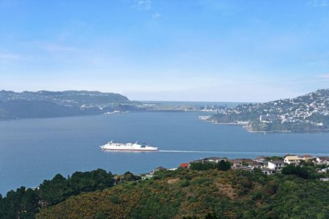 Photo of property in 5 Cessna Way, Newlands, Wellington, 6037