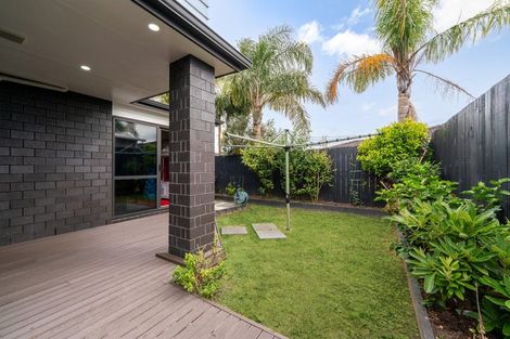 Photo of property in 61a Awaroa Road, Sunnyvale, Auckland, 0612