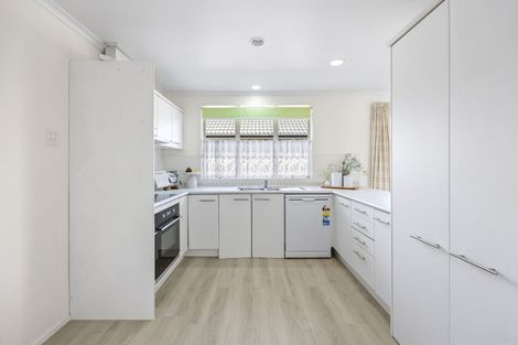 Photo of property in 14 Fernbrook Close, Burswood, Auckland, 2013
