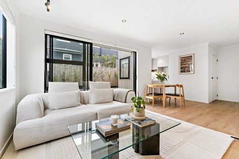 Photo of property in 1092a Great North Road, Point Chevalier, Auckland, 1022