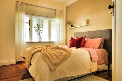 Photo of property in Sunhaven Flats, 262 Oriental Parade, Oriental Bay, Wellington, 6011