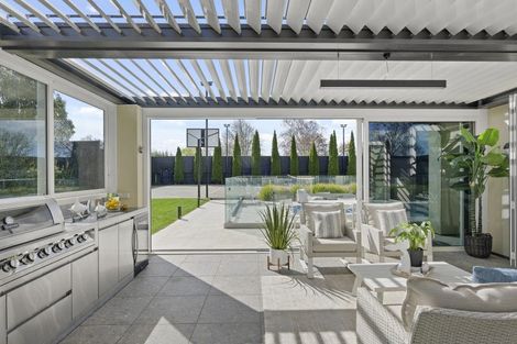 Photo of property in 90 Memorial Avenue, Ilam, Christchurch, 8053