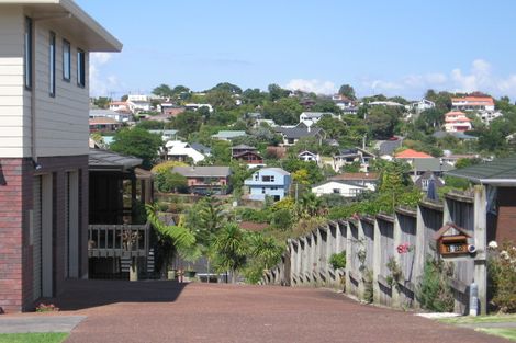 Photo of property in 2/35 Hyde Road, Rothesay Bay, Auckland, 0630