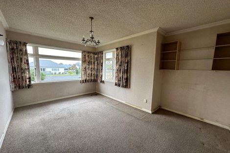 Photo of property in 72 Queenwood Road, Levin, 5510