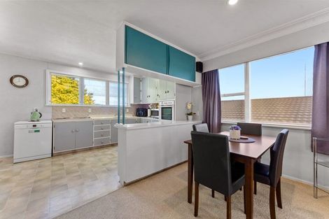 Photo of property in 34 Blakeborough Drive, Forrest Hill, Auckland, 0620