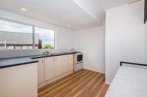 Photo of property in 127 Sunset Road, Totara Vale, Auckland, 0632