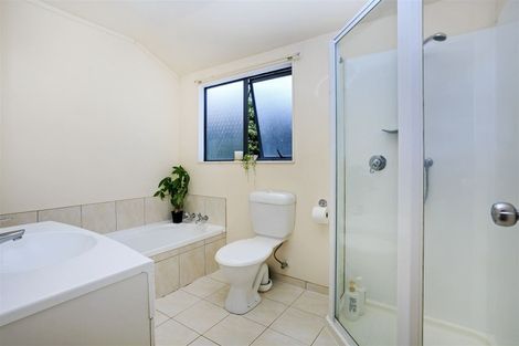 Photo of property in 9h View Road, Glenfield, Auckland, 0627