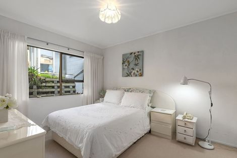 Photo of property in 1/1 Oaktree Avenue, Browns Bay, Auckland, 0630