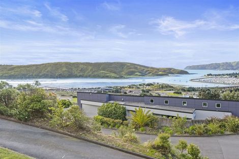 Photo of property in 32 Paremata Drive, Paremata, Porirua, 5024