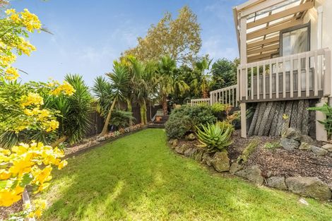 Photo of property in 13 View Ridge Drive, Ranui, Auckland, 0612