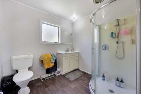 Photo of property in 30a Cheltenham Terrace, Newlands, Wellington, 6037