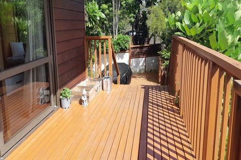Photo of property in 2/9 Bronzewing Terrace, Unsworth Heights, Auckland, 0632