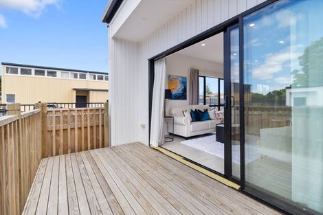 Photo of property in 63 Flanshaw Road, Te Atatu South, Auckland, 0610