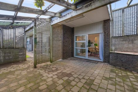 Photo of property in 2 Budleigh Street, Frankleigh Park, New Plymouth, 4310