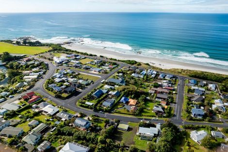 Photo of property in 11 Queen Street, Brighton, Dunedin, 9035