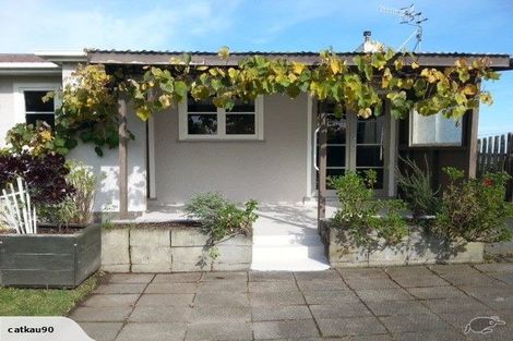 Photo of property in 112 Karaka Street, Castlecliff, Whanganui, 4501