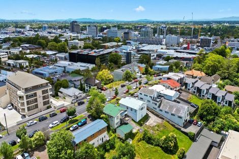 Photo of property in 35 Thackeray Street, Hamilton Lake, Hamilton, 3204