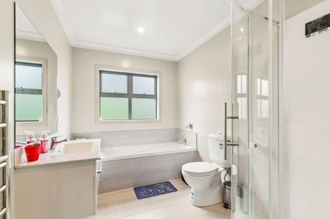 Photo of property in 10 Brindle Way, Newlands, Wellington, 6037