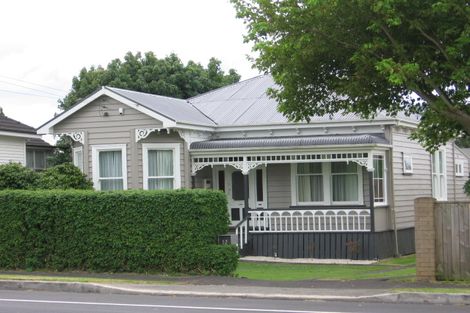 Photo of property in 32 Mount Smart Road, Onehunga, Auckland, 1061