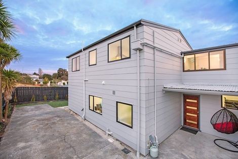 Photo of property in 2/27 Florence Daly Place, Mount Roskill, Auckland, 1041
