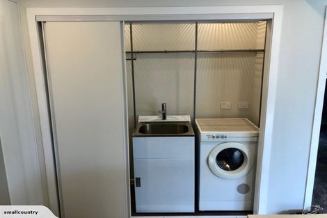 Photo of property in 2/180 Coronation Road, Hillcrest, Auckland, 0627