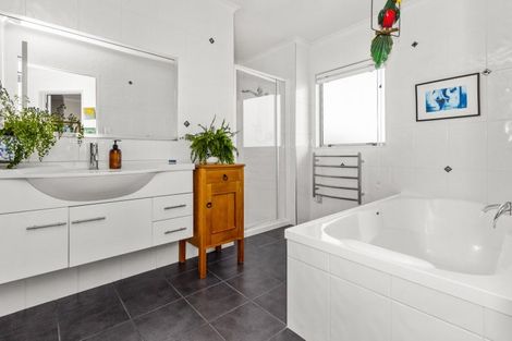 Photo of property in 46 Hikanui Drive, Havelock North, 4130