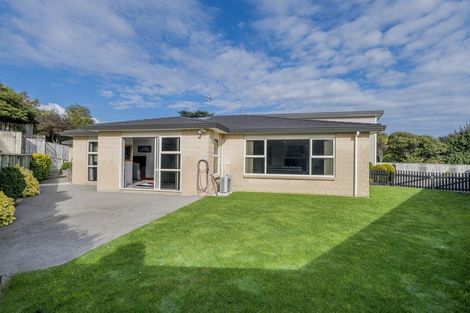 Photo of property in 15 Datum Way, Paraparaumu, 5032