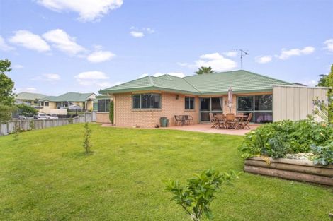 Photo of property in 2 Highgrove Drive, Grandview Heights, Hamilton, 3200