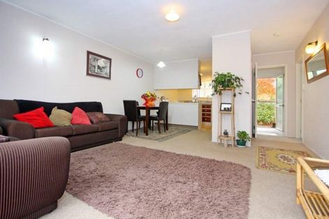 Photo of property in 2/20 Challen Close, Conifer Grove, Takanini, 2112