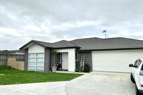 Photo of property in 30 Regis Park Drive, Pukekohe, 2120
