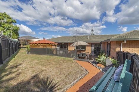 Photo of property in 14 John Lister Close, Golflands, Auckland, 2013