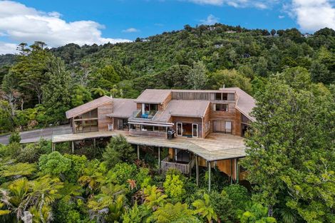 Photo of property in 922 West Coast Road, Waiatarua, Auckland, 0604