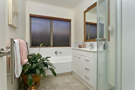 Photo of property in 53 Bluebird Crescent, Unsworth Heights, Auckland, 0632