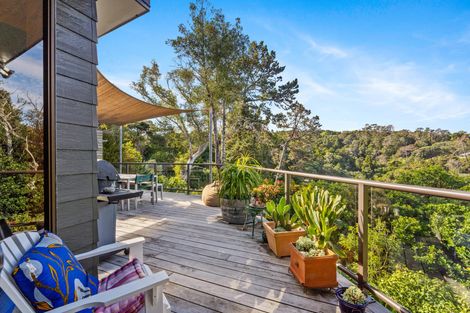 Photo of property in 9 Ferndale Avenue, Leigh, 0985