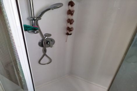 Photo of property in 6 Beaubank Road, Kelston, Auckland, 0602