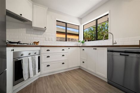 Photo of property in 92 Apsley Drive, Avonhead, Christchurch, 8042