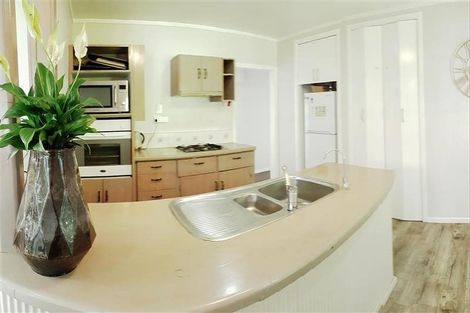 Photo of property in 98/98a Glenpark Avenue, Frankleigh Park, New Plymouth, 4310