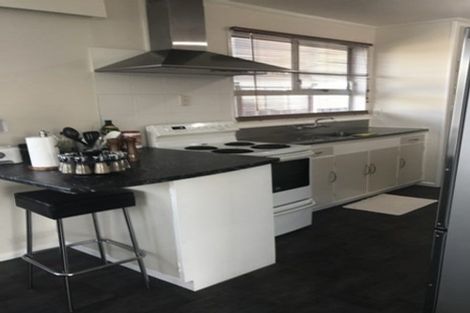 Photo of property in 4 Acacia Street, Kelvin Grove, Palmerston North, 4414