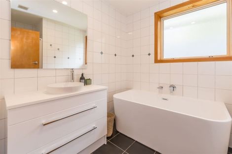 Photo of property in 36 Evans Pass Road, Sumner, Christchurch, 8081