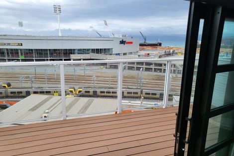 Photo of property in Endeavour Apartments, 5/125 Thorndon Quay, Pipitea, Wellington, 6011