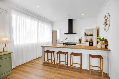 Photo of property in 21 High Street West, Waitara, 4320