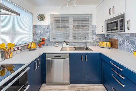 Photo of property in 16 Cambridge Street, Gonville, Whanganui, 4501