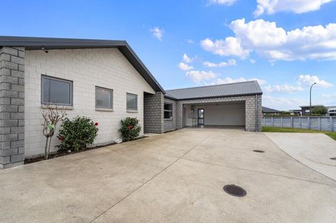 Photo of property in 2 Cupples Street, Papamoa Beach, Papamoa, 3118