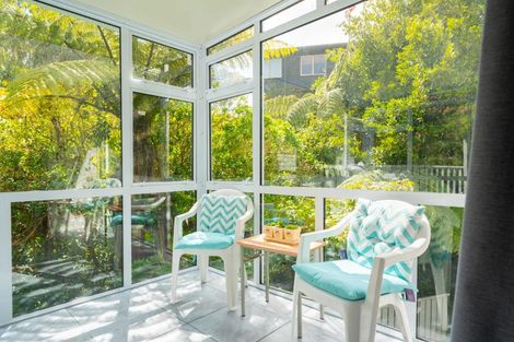 Photo of property in 4 Rokewa Way, Paparangi, Wellington, 6037