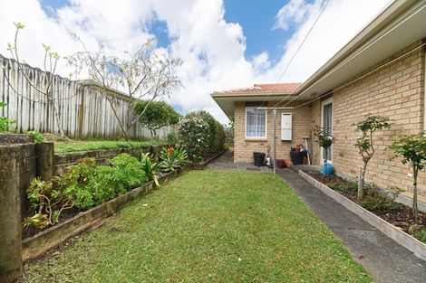 Photo of property in 112 Buscomb Avenue, Henderson, Auckland, 0610