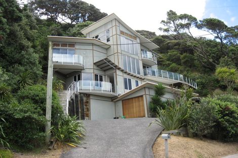 Photo of property in 10 Waitea Road, Muriwai, Waimauku, 0881